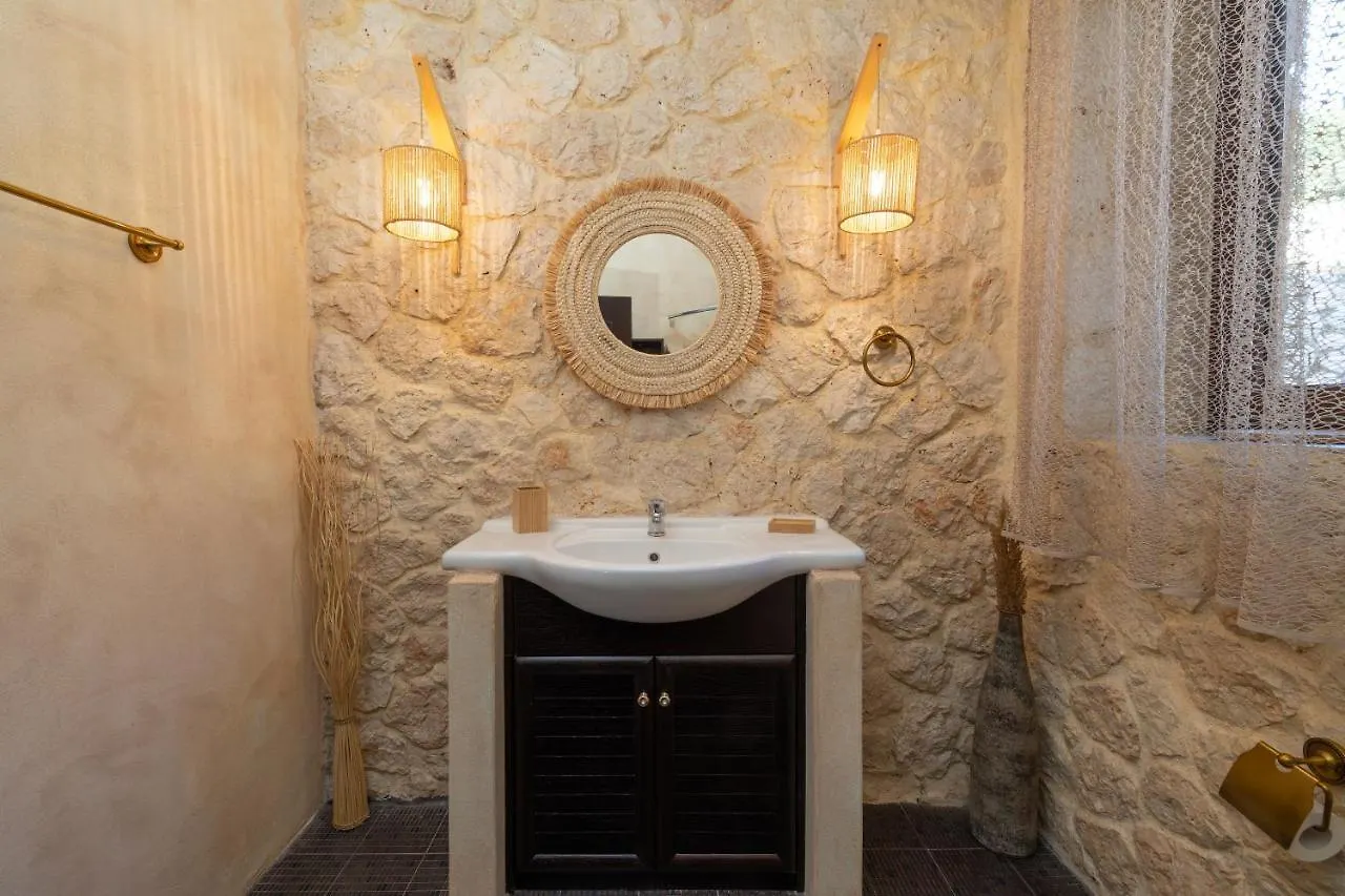 Piedra Villa Troianata