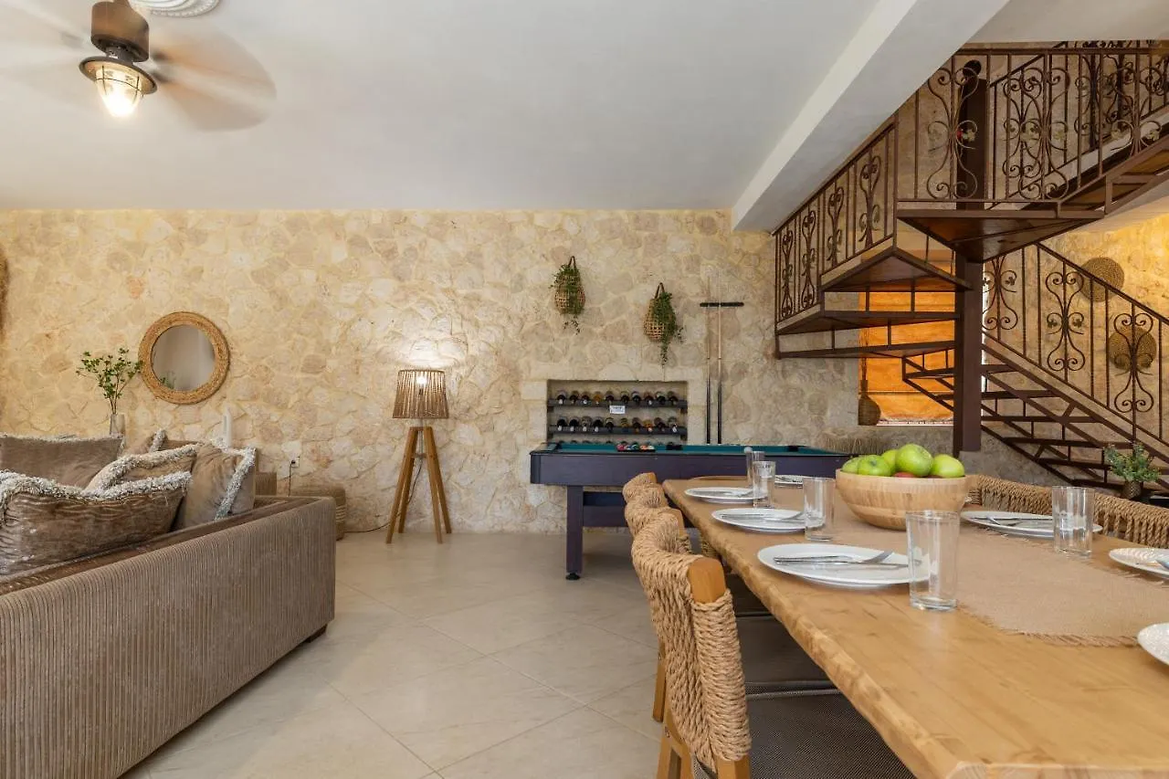 Piedra Villa Troianata