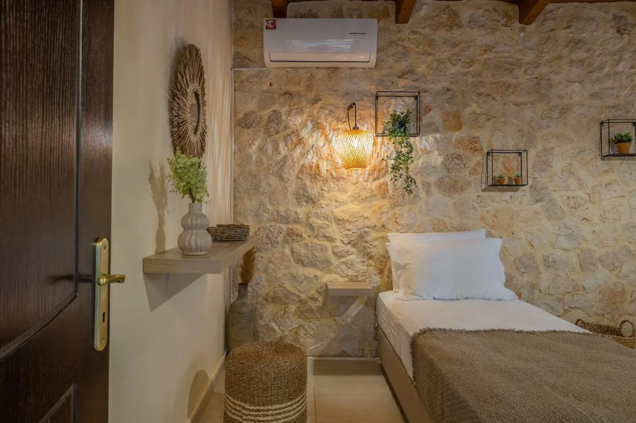 Piedra Villa Troianata